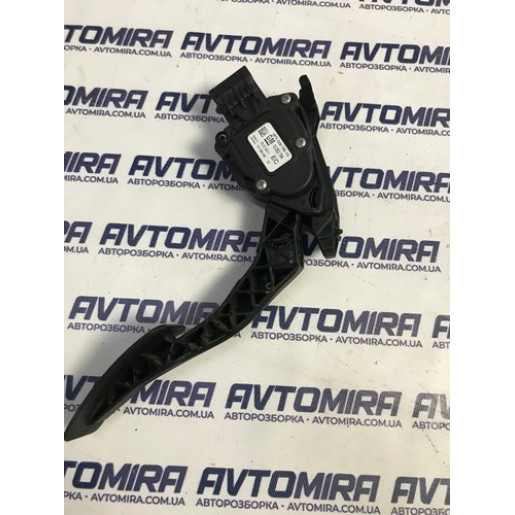 Педаль газа Opel Astra J 2009-2015 13252704